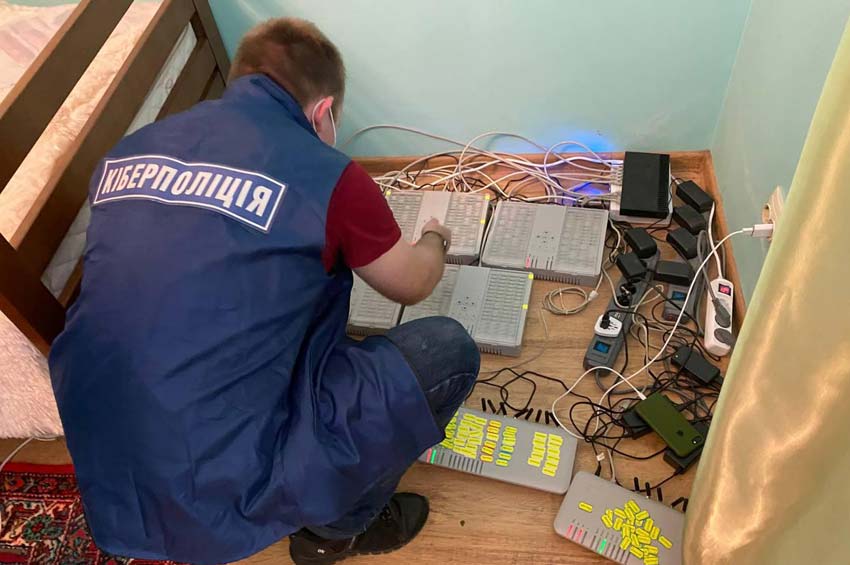 На Хмельниччині кіберполіція заблокувала нелегальний центр комутації міжнародного зв’язку