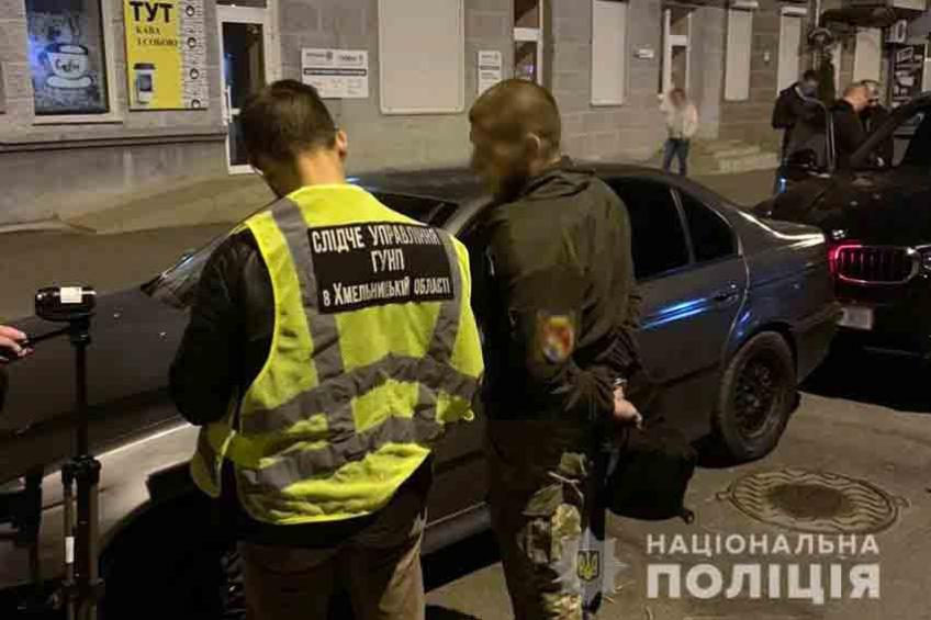 У Хмельницькому правоохоронці на отриманні хабаря затримали працівника військкомату