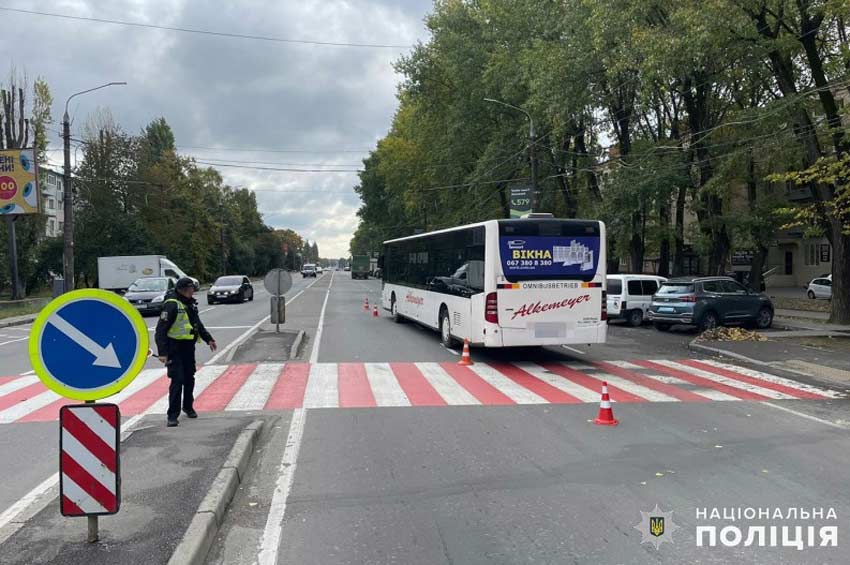 У Хмельницькому водій маршрутного автобуса збив жінку на пішохідному переході