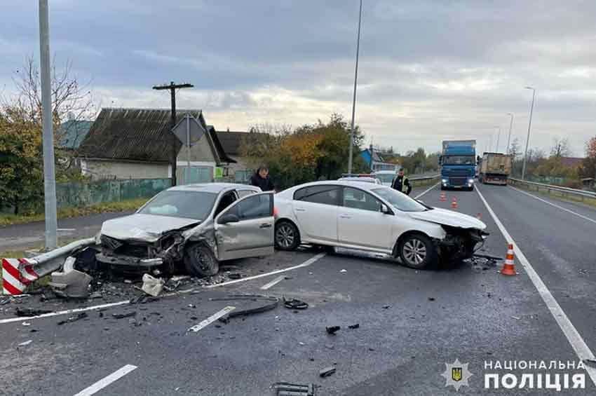 На Летичівщині сталася потрійна ДТП: 41-річний водій отримав тілесні ушкодження