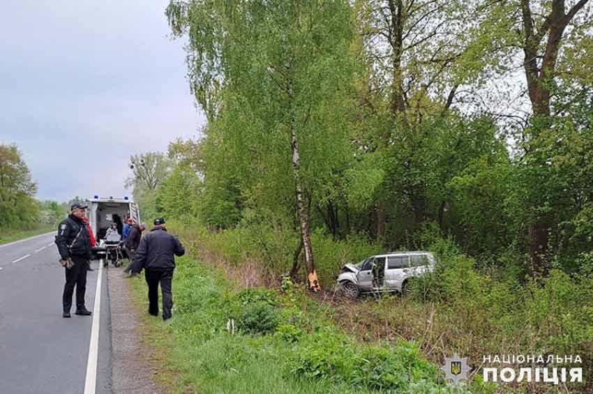 На Городоччині «Mitsubishi» зіткнувся з деревом: загинув 36-річний водій