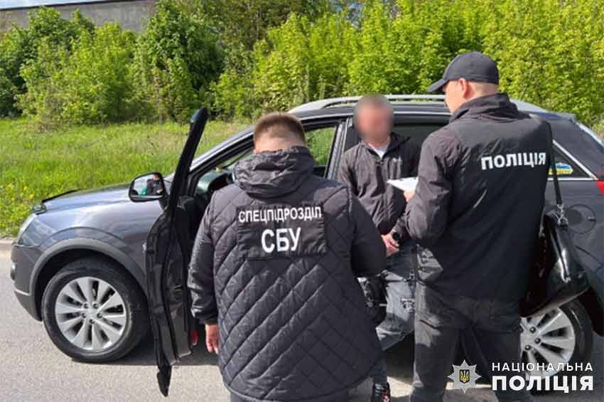 У Кам’янці-Подільському чоловік незаконно переправляв військовозобов’язаних через державний кордон