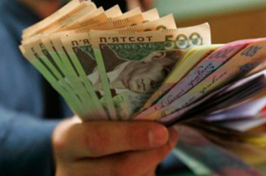 Шепетівська листоноша обібрала пенсіонера на 2,5 тисячі гривень