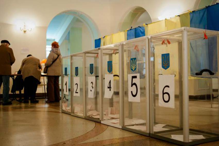 Місцеві вибори: партії змінюють своїх представників у складі ТВК Хмельниччини