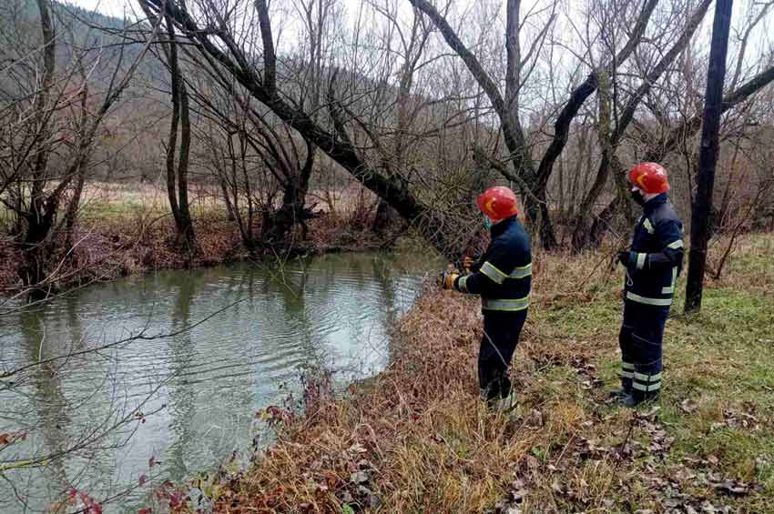 На Дунаєвеччині  з річки вилучили тіло мертвого чоловіка