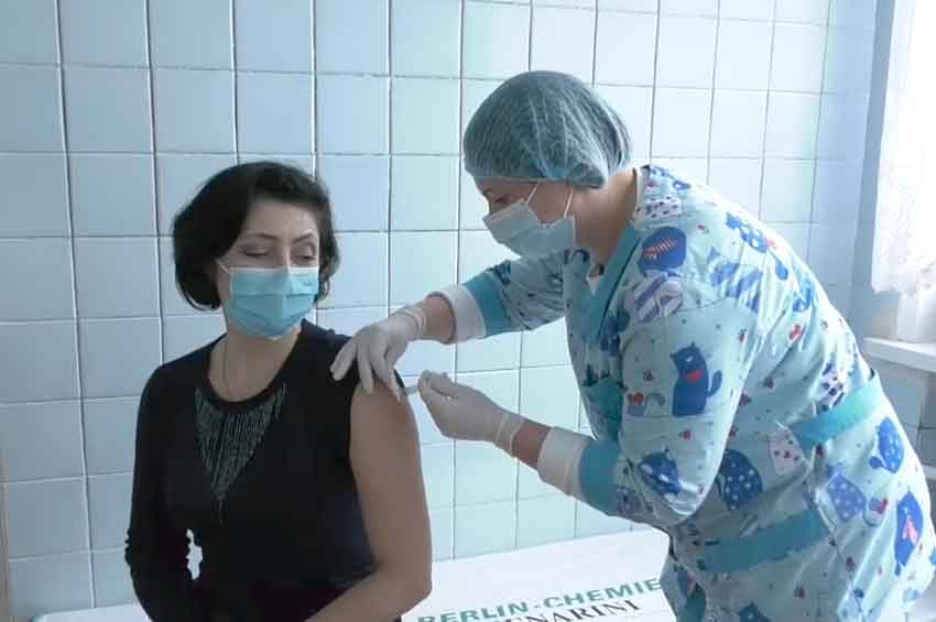 Понад 40 тисяч мешканців Хмельницької області отримали першу дозу вакцини від COVID-19