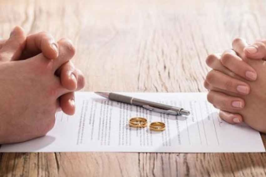Шлюбний договір: чи все можна в нього записати та як його розірвати
