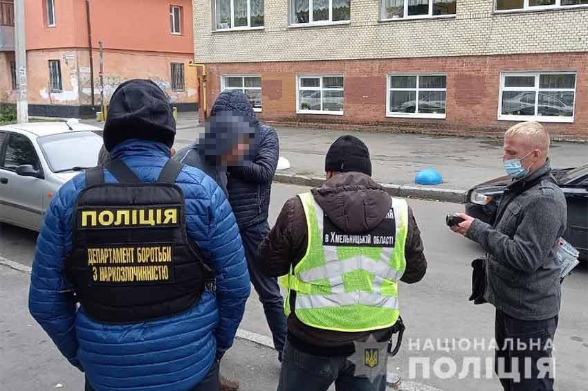 У Хмельницькому затримали викладача ліцею, який займався збутом амфетаміну 