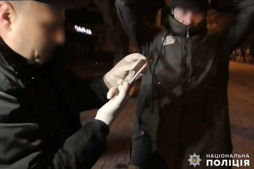 У Кам’янці-Подільському поліцейські затримали "закладчика" наркотиків