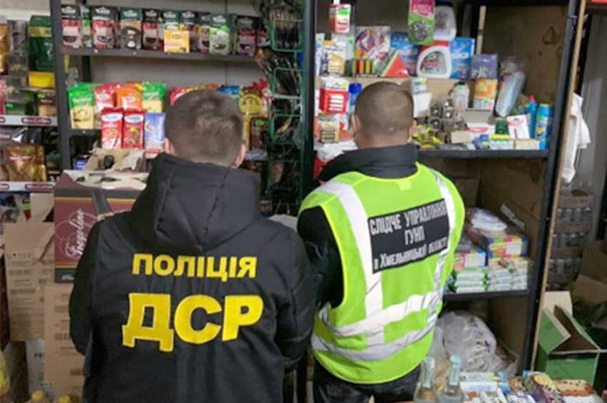 На Хмельниччині викрили підприємців, які налагодили збут фальсифікованого алкоголю та цигарок