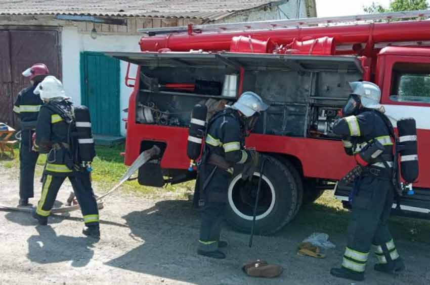 За добу надзвичайники Хмельниччини ліквідували 4 пожежі в житлових будинках