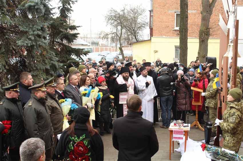 На Хмельниччині відкрили меморіальний знак “Дзвін пам’яті”