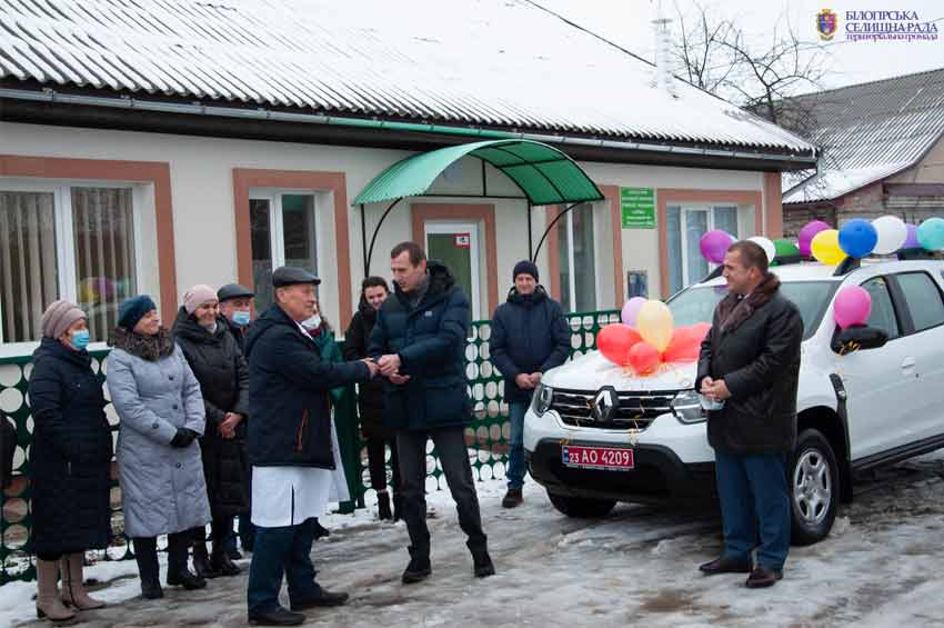 На Хмельниччині ще дві амбулаторії отримали новенькі авто