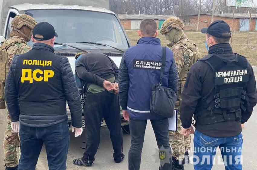 У Хмельницькому суд виніс вирок зловмисникам, які вимагали у місцевого жителя 100 тисяч гривень