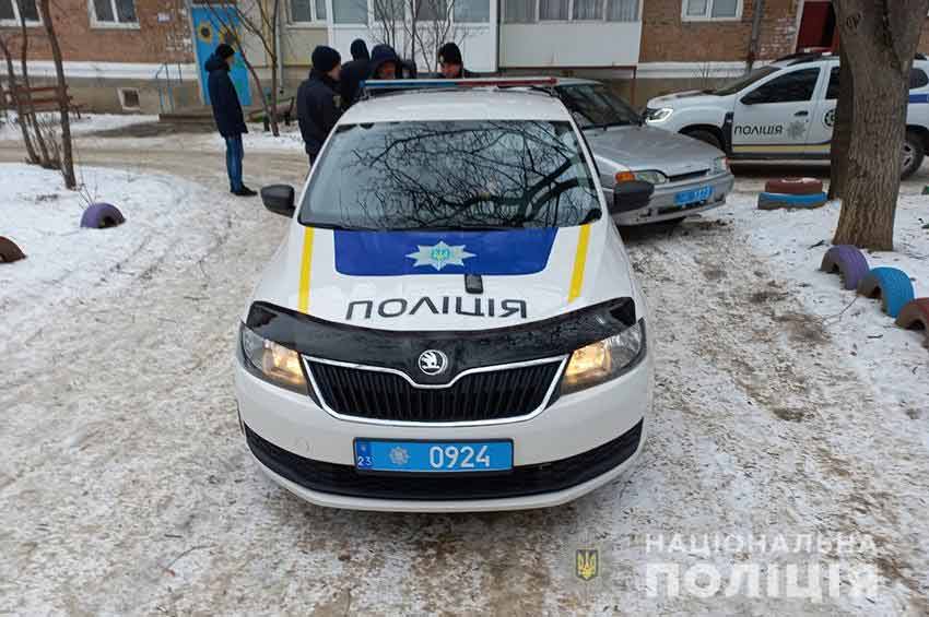 У Дунаївцях встановлюють обставини пограбування 18-річного юнака