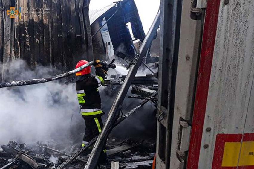 На Хмельниччині в ДТП за участі двох вантажівок загинув водій