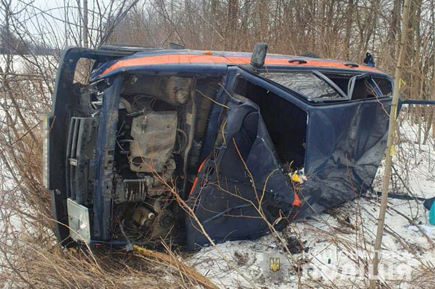 На Летичівщині авто злетіло в кювет і перекинулося