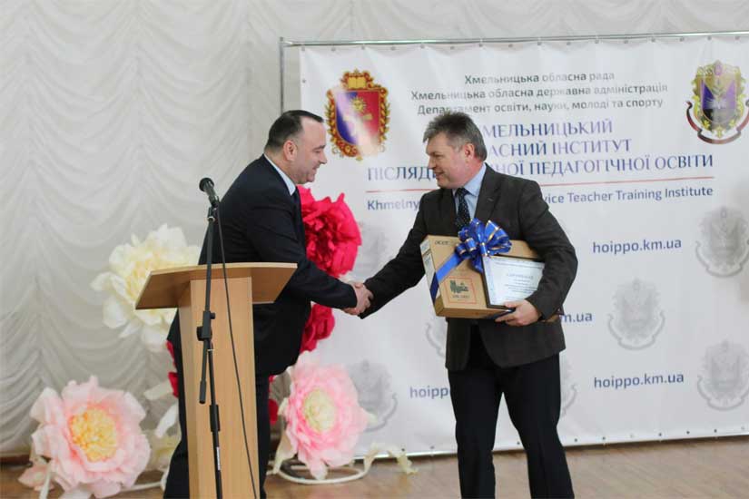 «Учитель року – 2022»: в Хмельницькій ОДА нагородили переможців обласного туру всеукраїнського конкурсу