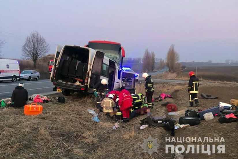 На Хмельниччині в ДТП потрапив мікроавтобус з переселенцями: 7 осіб загинуло, 9 — травмовано