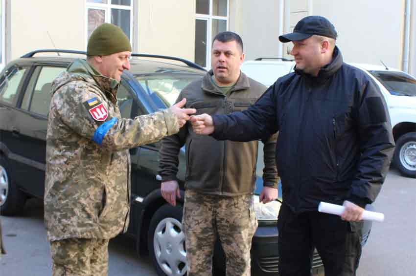 Перші два авто, вилучені у нетверезих водіїв, передано для потреб оборони України