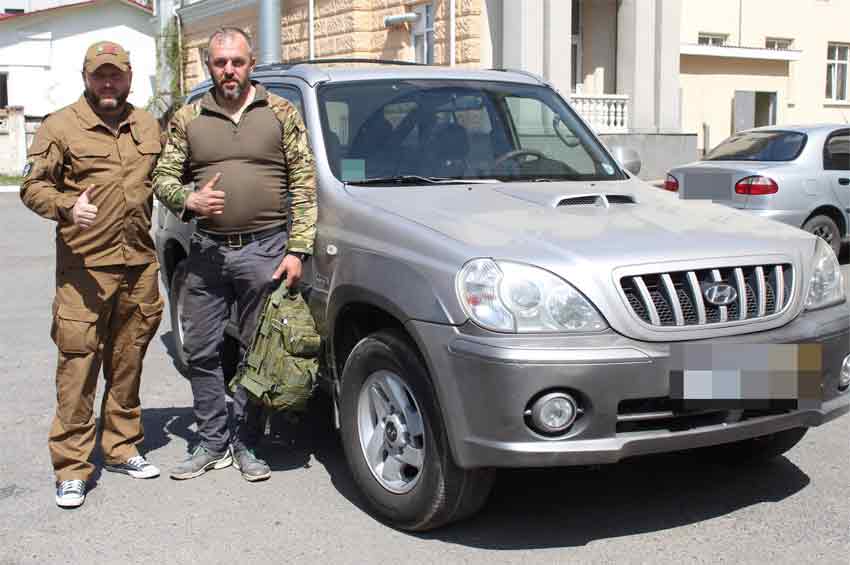 Хмельниччина передала на допомогу військовим чергове авто 