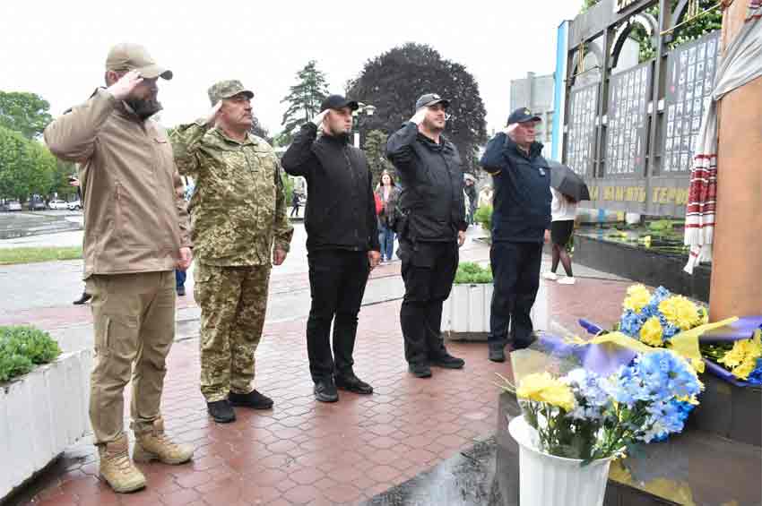 У День Героїв України на Хмельниччині вшанували пам’ять полеглих патріотів України