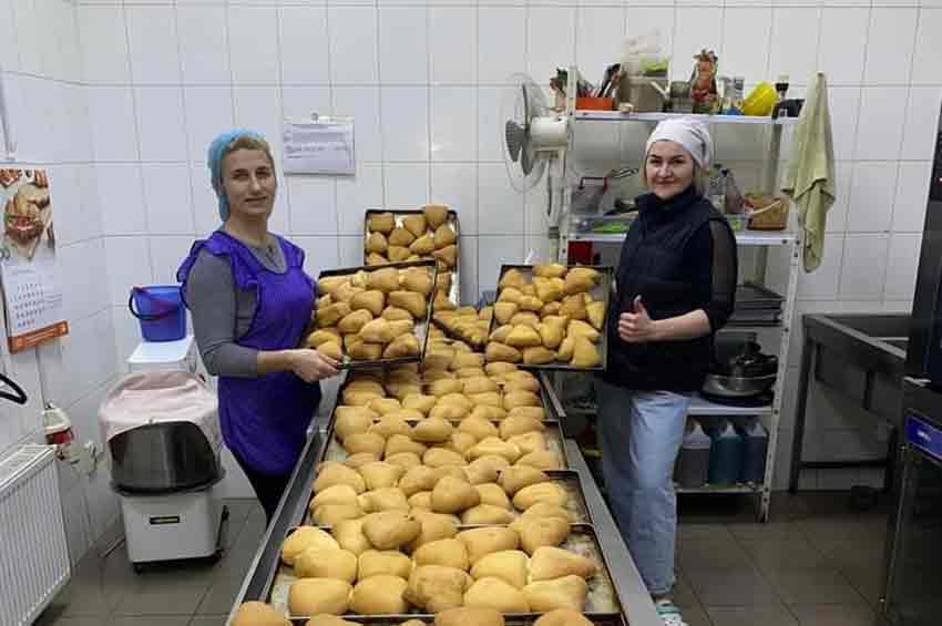 Допомога фронту та опіка для переселенців – Дунаєвецька громада спрямовує усі зусилля для перемоги України