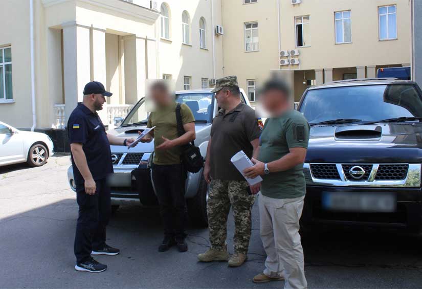 Військовослужбовцям Хмельниччини передали ще дві автівки