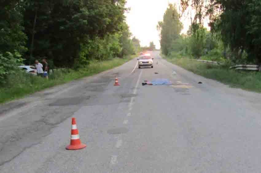 Збив та залишив помирати: на Хмельниччині судитимуть водія-втікача