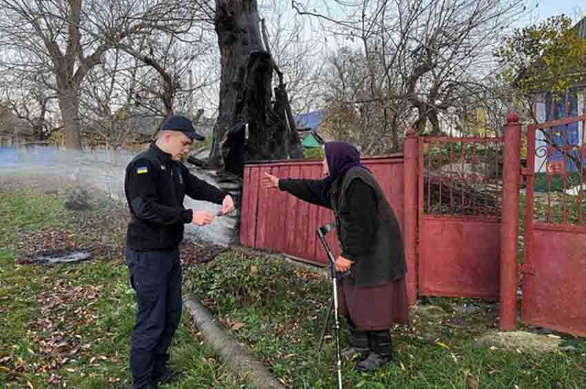 Не спалюйте сухостій та опале листя! Це шкодить вашому здоров`ю