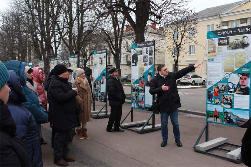 «Комунізм = рашиzм»: у Хмельницькому експонується виставка Архіву національної пам’яті