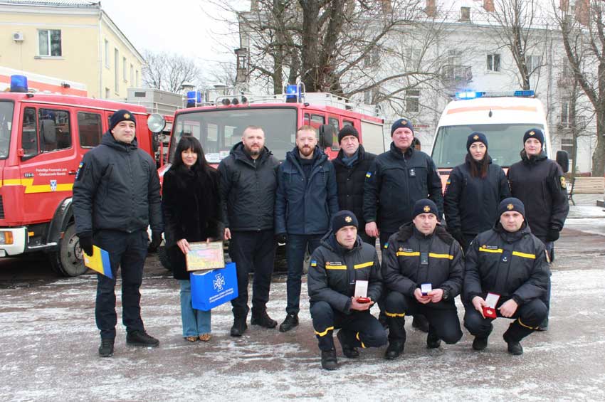 Рятувальники Хмельниччини отримали автівки від благодійників з Німеччини