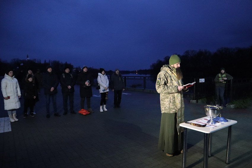 У Хмельницькому на Водохреще в Південному Бузі освятили воду