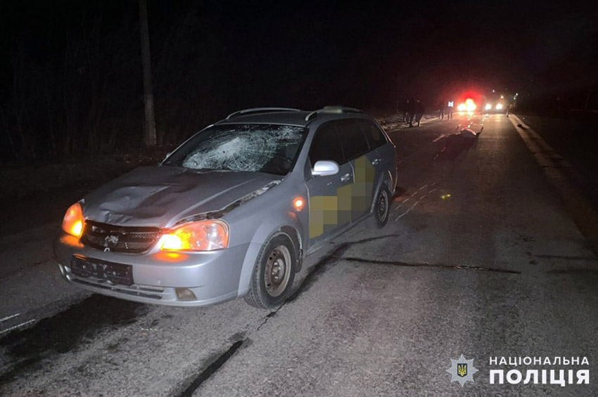 Смертельна аварія на виїзді з Хмельницького: пішохід загинув на місці події