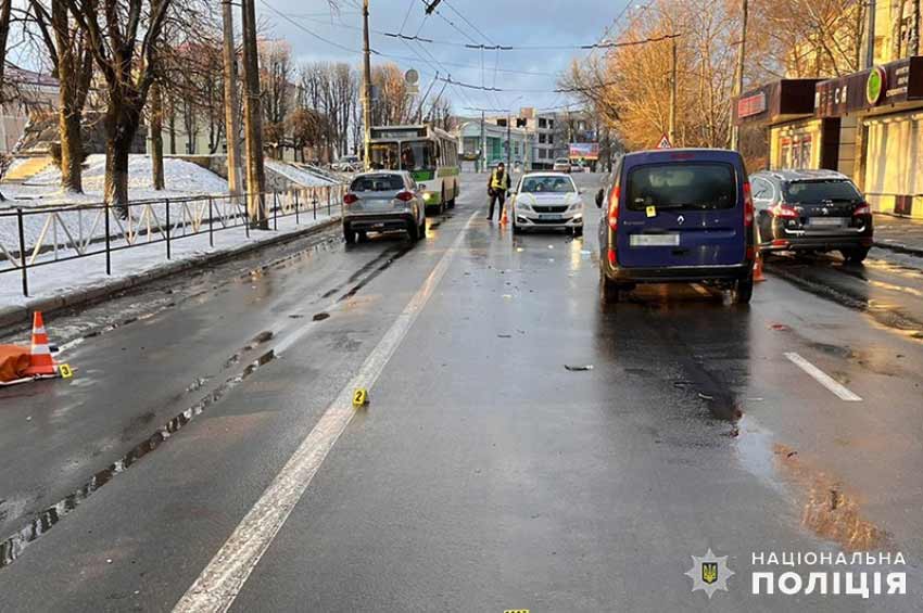 У Хмельницькому під колесами автівки загинула 79-річна пішохідка