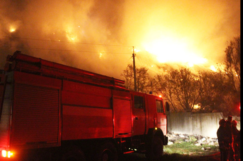 В Хмельницькому горіло сміттєзвалище