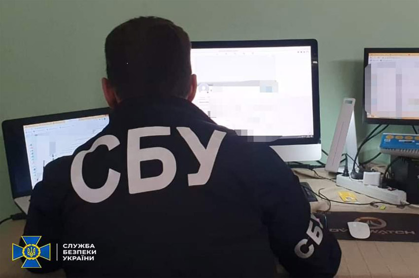 СБУ викрила на Хмельниччині ворожу ботоферму, через яку «розганяли» фейки про війну в Україні