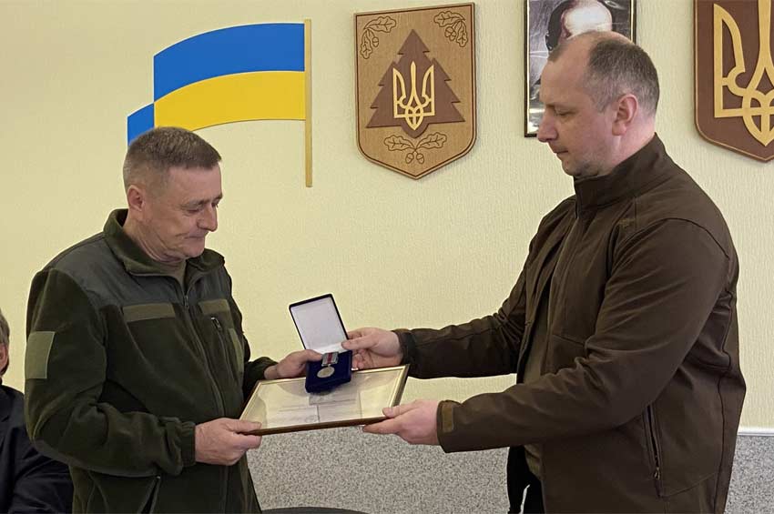 Державну відзнаку “За оборону України” вручено екс-директору філії “Славутське лісове господарство”