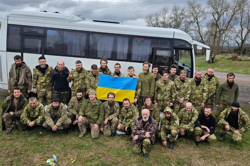 Великодній обмін полоненими: Україна повернула 130 наших захисників, серед звільнених мешканці Хмельниччини 