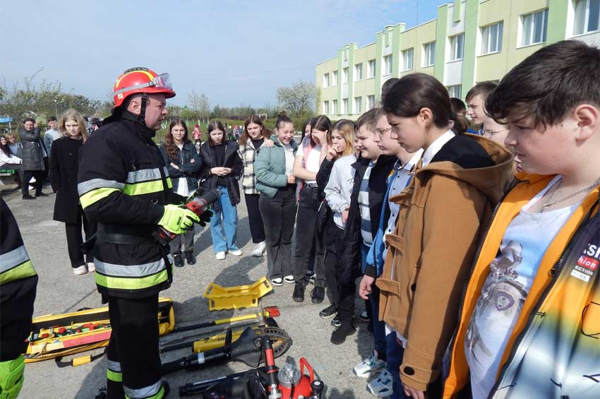 Крупецька громада навчає школярів правилам безпеки у співпраці з ДСНС та поліцією