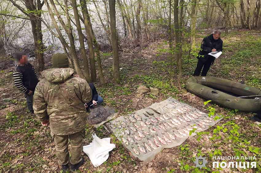 На Кам'янеччині рибалка незаконно наловив риби на суму більш ніж  115 тисяч гривень