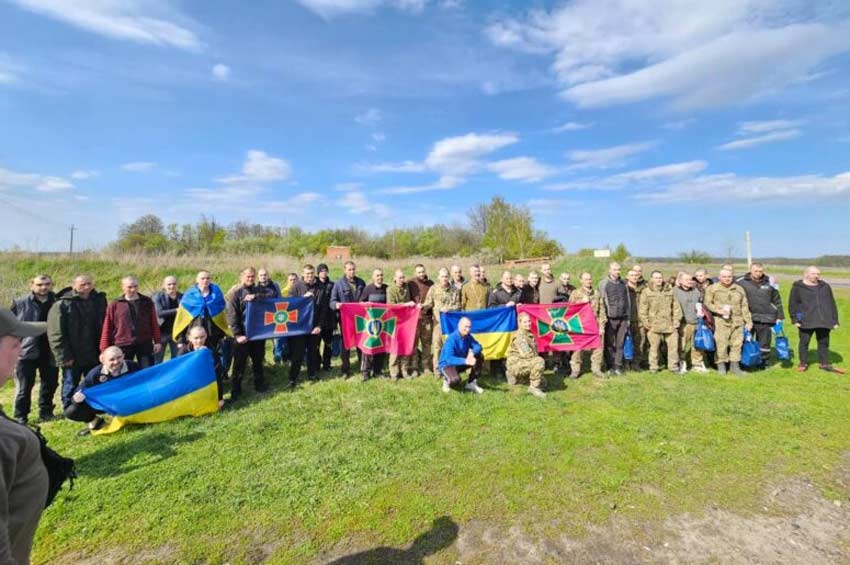 Відбувся черговий обмін полоненими: додому повернулися двоє захисників з Хмельниччини