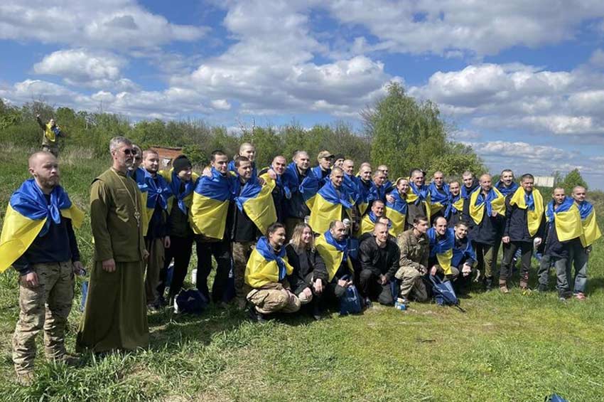 З ворожого полону звільнили 45 захисників і захисниць Азовсталі: серед звільнених – військова з Хмельниччини