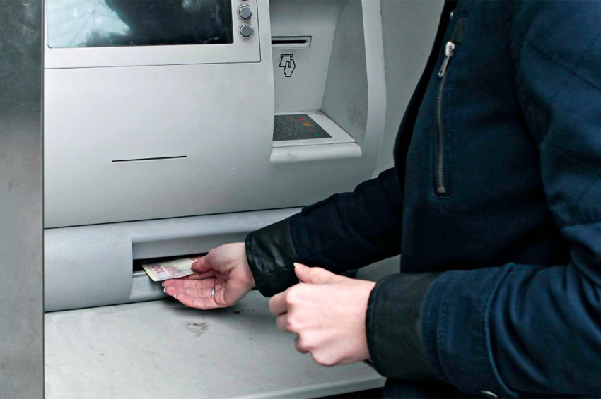 У Славуті працівниця банку ошукала клієнтів на 230 тисяч гривень
