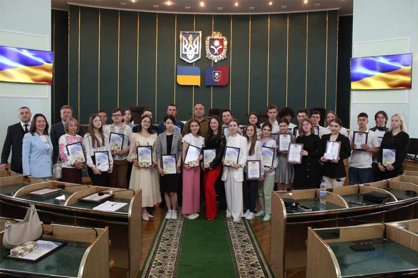 На Хмельниччині нагородили переможців Всеукраїнських учнівських олімпіад
