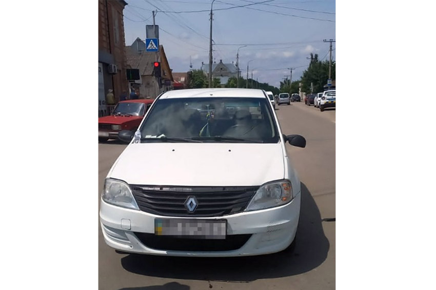 В Ізяславі водій автомобіля «Рено Логан» збив 14-річну велосипедистку