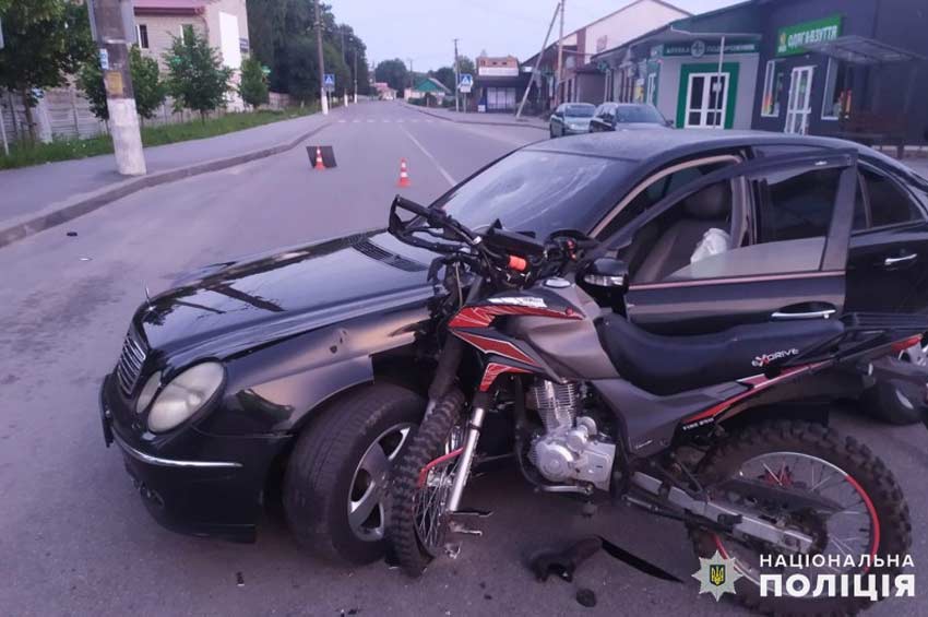 У Полонному в ДТП травмувалась 15-річна пасажирка мотоцикла