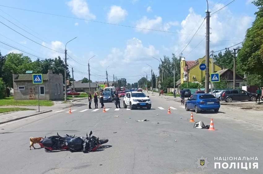 На Шепетівщині підліток на мотоциклі збив двох дітей