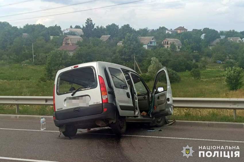 На Хмельниччині в ДТП загинуло двоє мешканців Кривого Рогу, серед загиблих — 16-річна дівчина