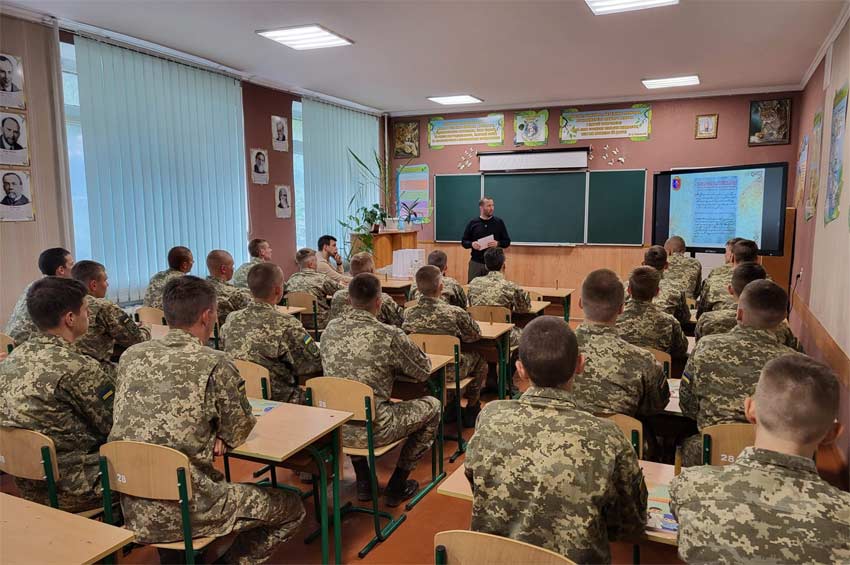У День Української Державності Сергій Тюрін провів урок патріотизму для ліцеїстів одного із навчальних закладів
